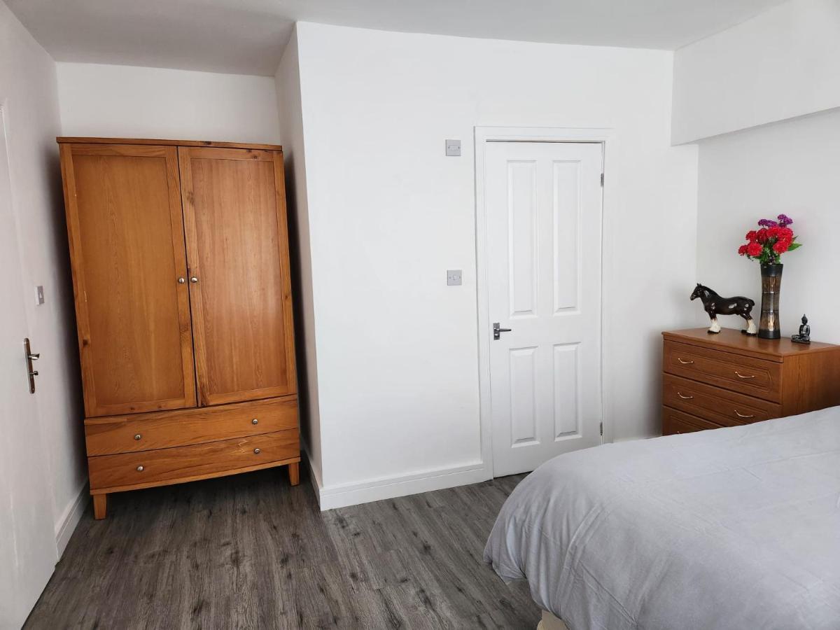 White House Ensuite Double Bedroom วอร์ริงตัน ภายนอก รูปภาพ