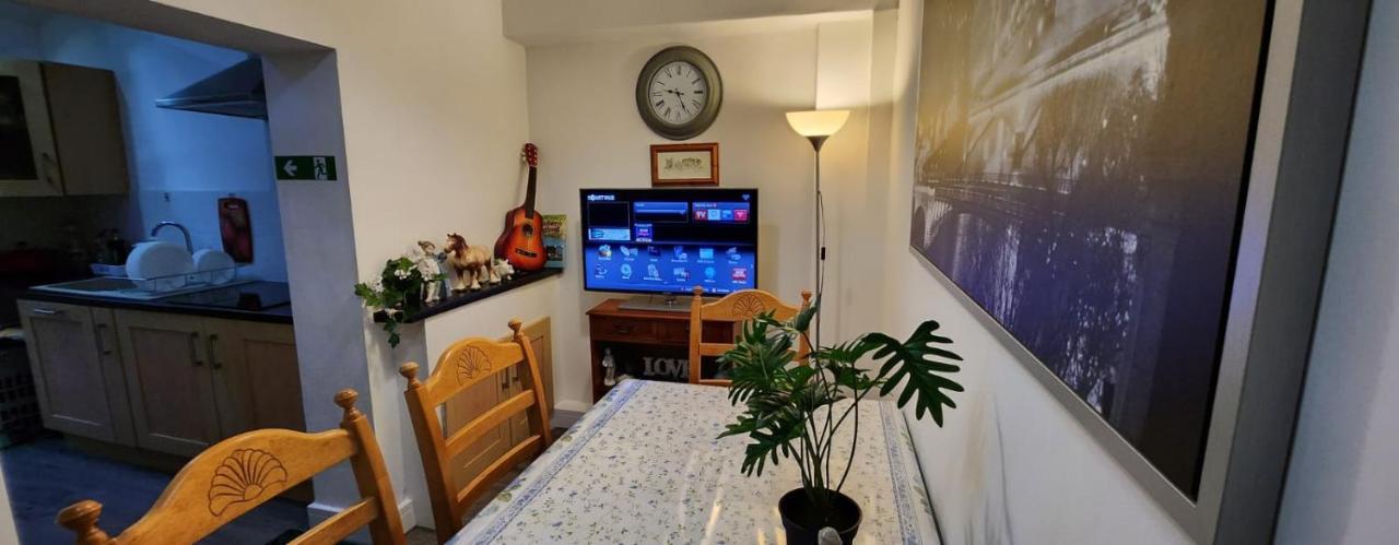 White House Ensuite Double Bedroom วอร์ริงตัน ภายนอก รูปภาพ