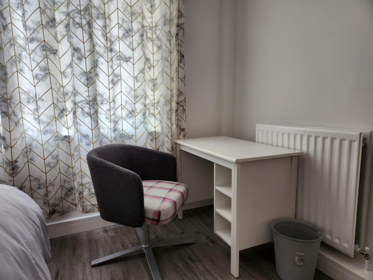 White House Ensuite Double Bedroom วอร์ริงตัน ภายนอก รูปภาพ