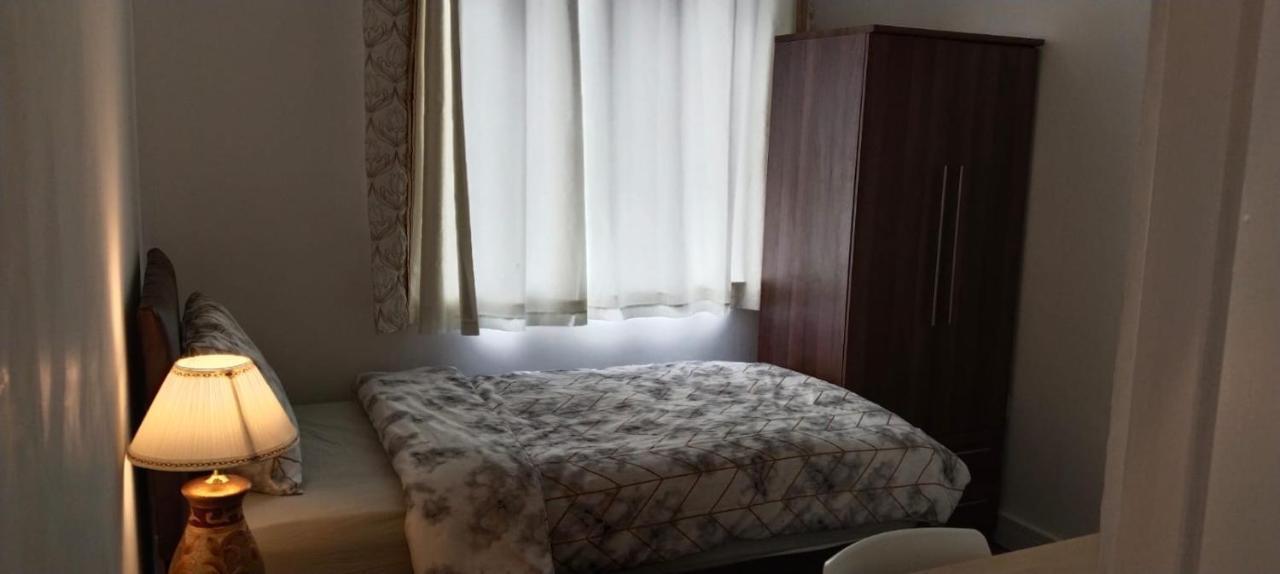 White House Ensuite Double Bedroom วอร์ริงตัน ภายนอก รูปภาพ