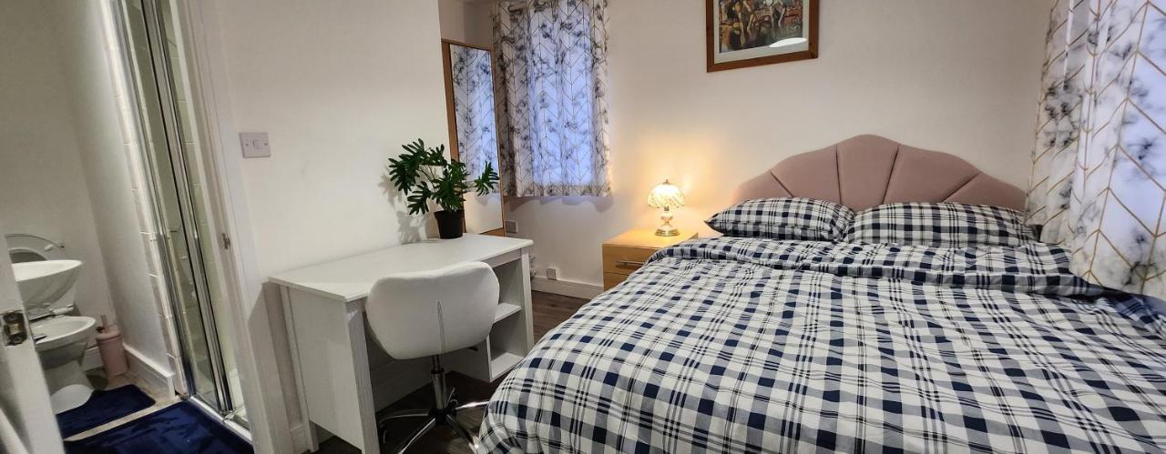White House Ensuite Double Bedroom วอร์ริงตัน ภายนอก รูปภาพ