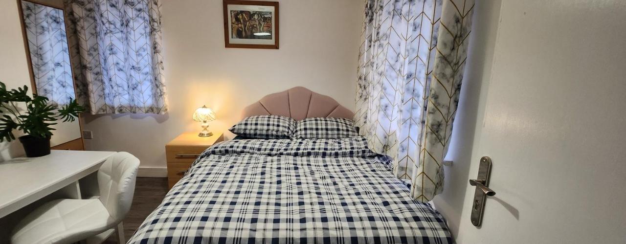White House Ensuite Double Bedroom วอร์ริงตัน ภายนอก รูปภาพ