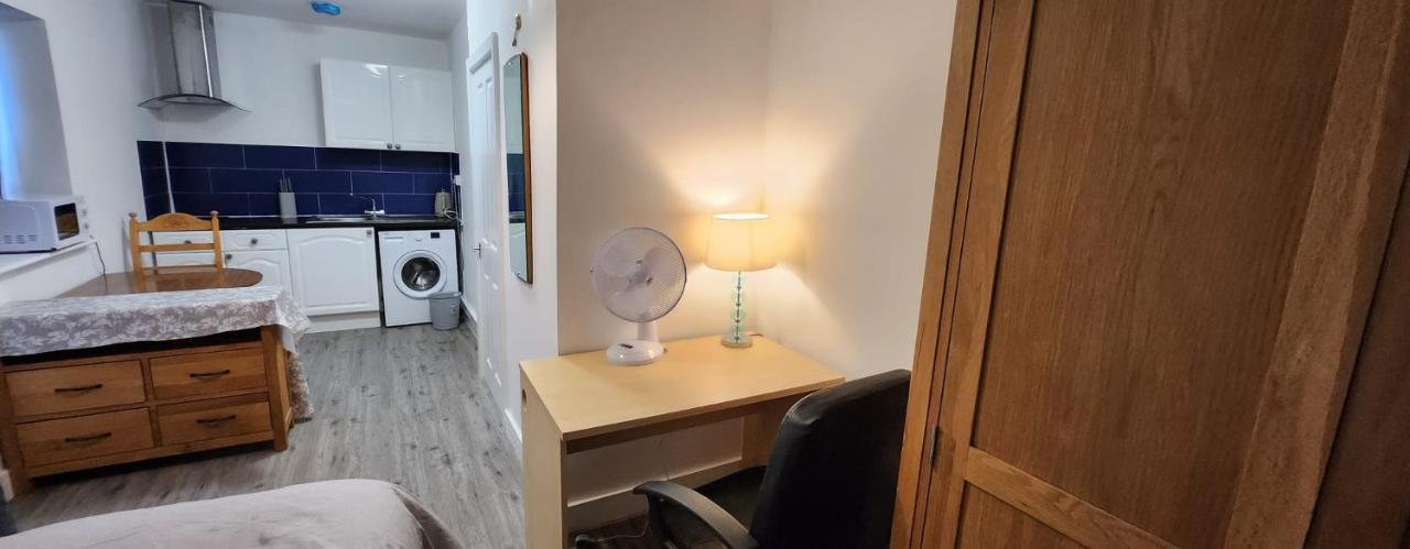 White House Ensuite Double Bedroom วอร์ริงตัน ภายนอก รูปภาพ