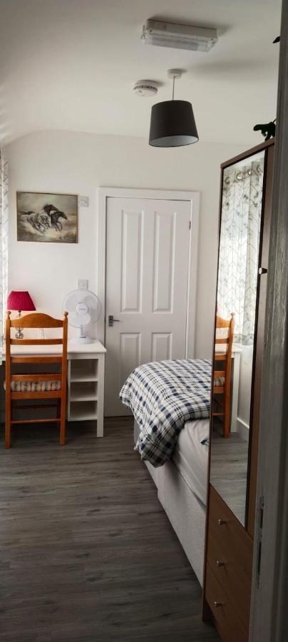 White House Ensuite Double Bedroom วอร์ริงตัน ภายนอก รูปภาพ