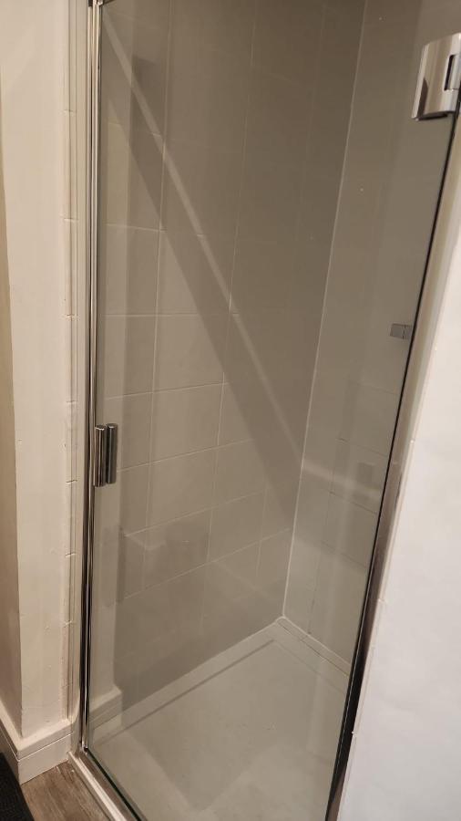 White House Ensuite Double Bedroom วอร์ริงตัน ภายนอก รูปภาพ