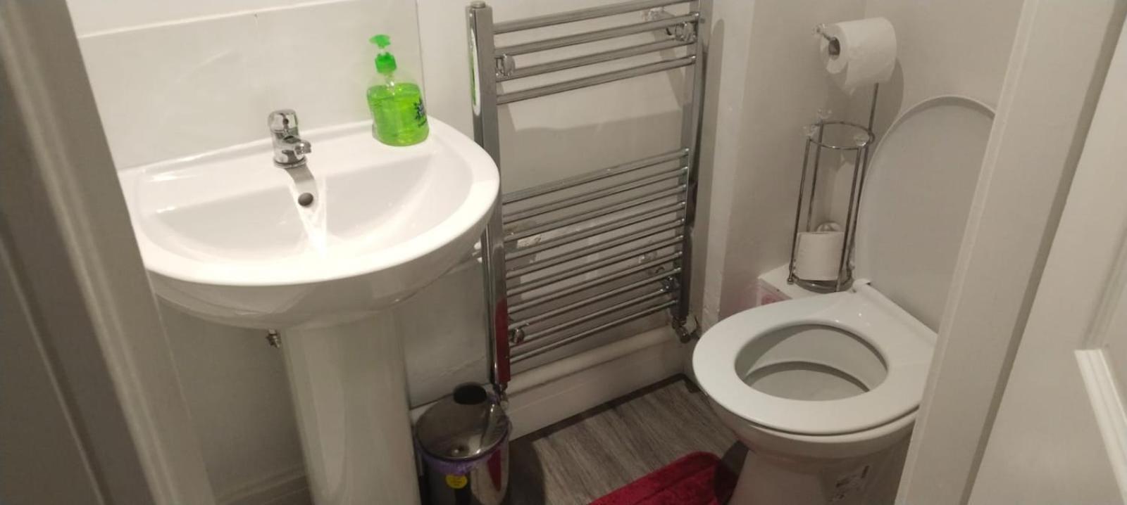 White House Ensuite Double Bedroom วอร์ริงตัน ภายนอก รูปภาพ