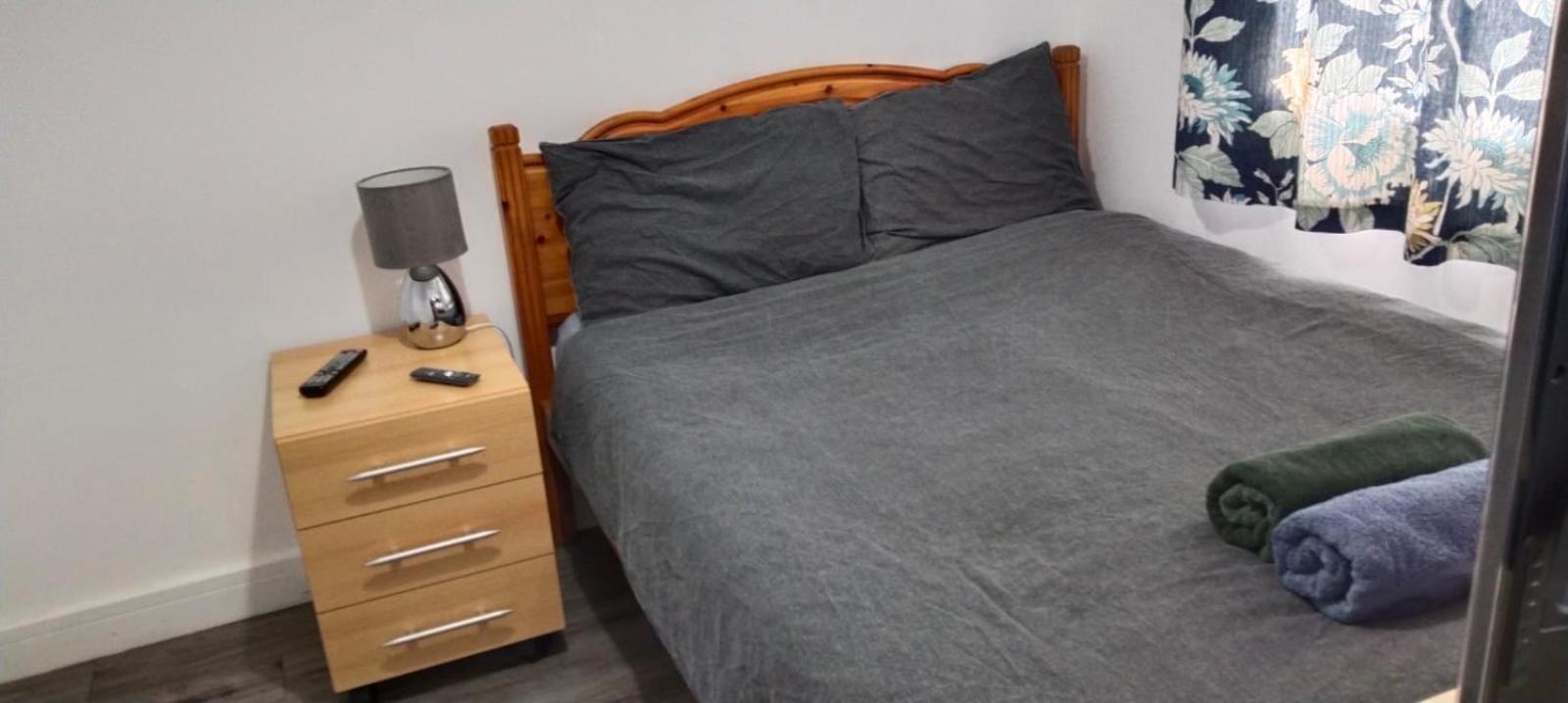 White House Ensuite Double Bedroom วอร์ริงตัน ภายนอก รูปภาพ